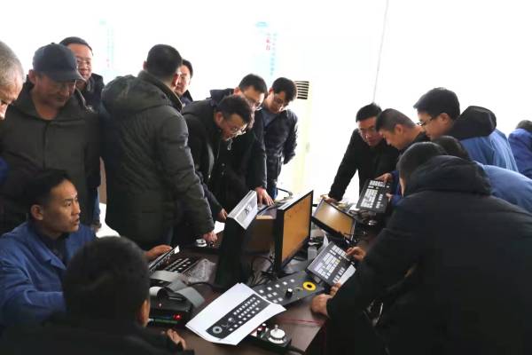 星火机床公司开展营销人员新产品相关知识技能培训  第3张